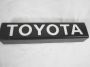 Logo “TOYOTA“ in grille Starlet (P7) ‘84-‘89 Origineel nieuw